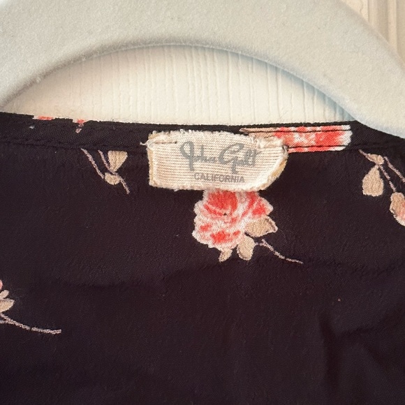 Brandy Melville Rose Print Tie/Wrap Top - Picture 4 of 5